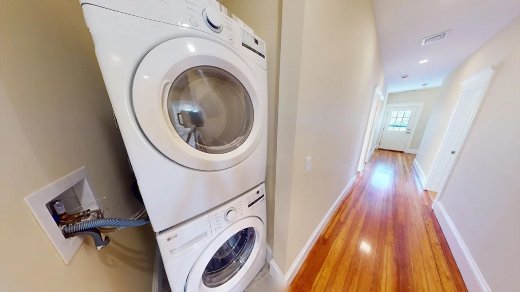 4 bed, 2 bath apartment for rent at 27 Champney Unit 1, Brighton — photo 13 of 17