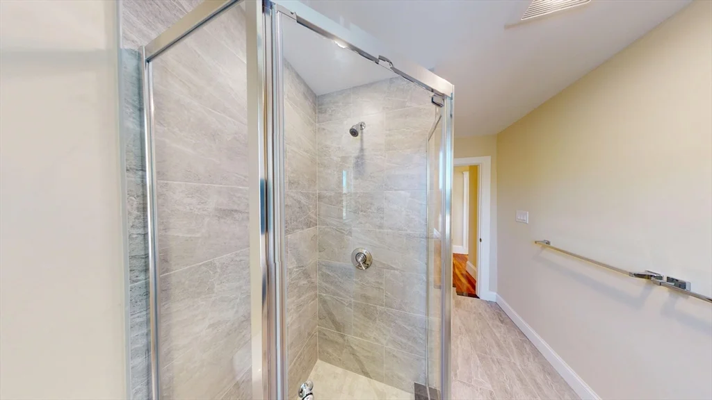 4 bed, 2 bath apartment for rent at 27 Champney Unit 1, Brighton — photo 14 of 17