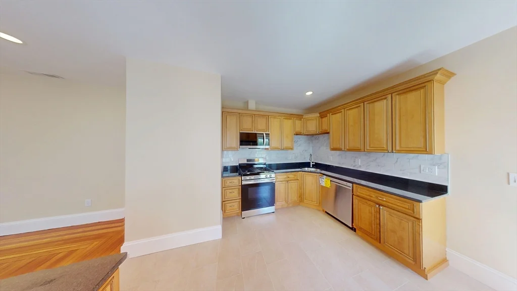 4 bed, 2 bath apartment for rent at 27 Champney Unit 1, Brighton — photo 5 of 17