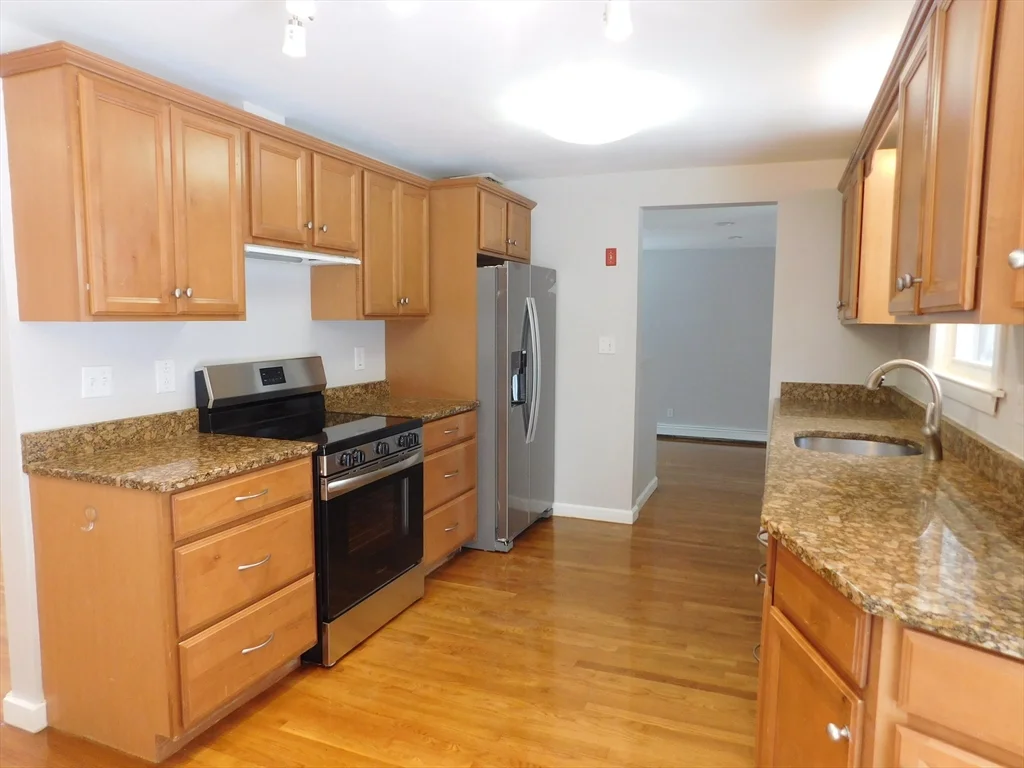 3 bed, 2 bath apartment for rent at 27 Charlesdale Rd, Medfield — photo 13 of 24