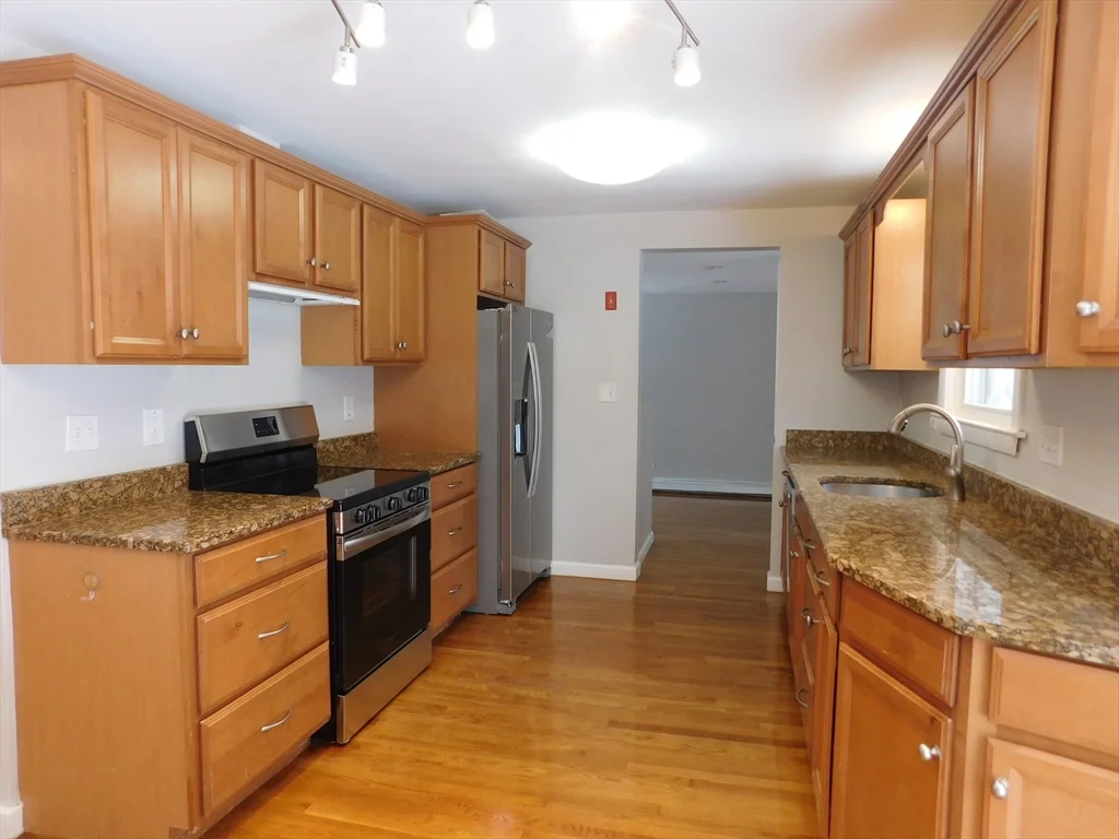3 bed, 2 bath apartment for rent at 27 Charlesdale Rd, Medfield — photo 10 of 24