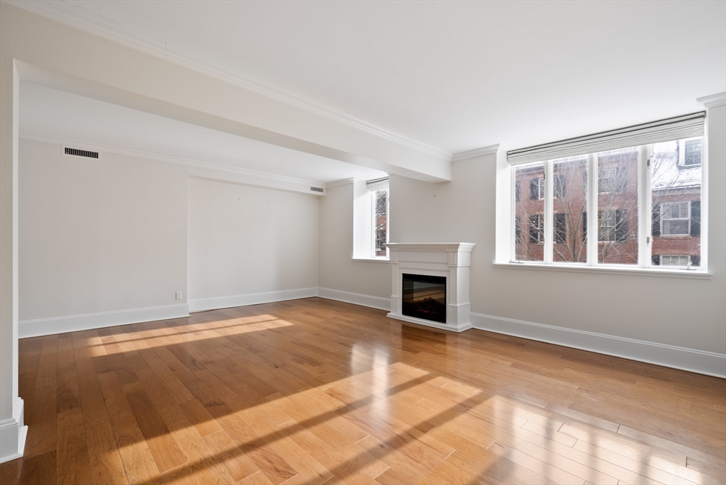 2 bed, 2 bath apartment for rent at 27 Chestnut St Unit 2A, Beacon Hill — photo 1 of 14