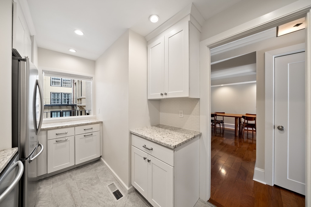 2 bed, 2 bath apartment for rent at 27 Chestnut St Unit 2A, Beacon Hill — photo 4 of 14