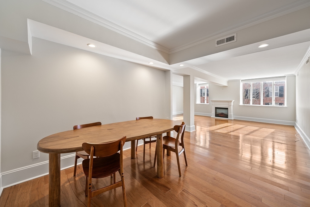 2 bed, 2 bath apartment for rent at 27 Chestnut St Unit 2A, Beacon Hill — photo 3 of 14