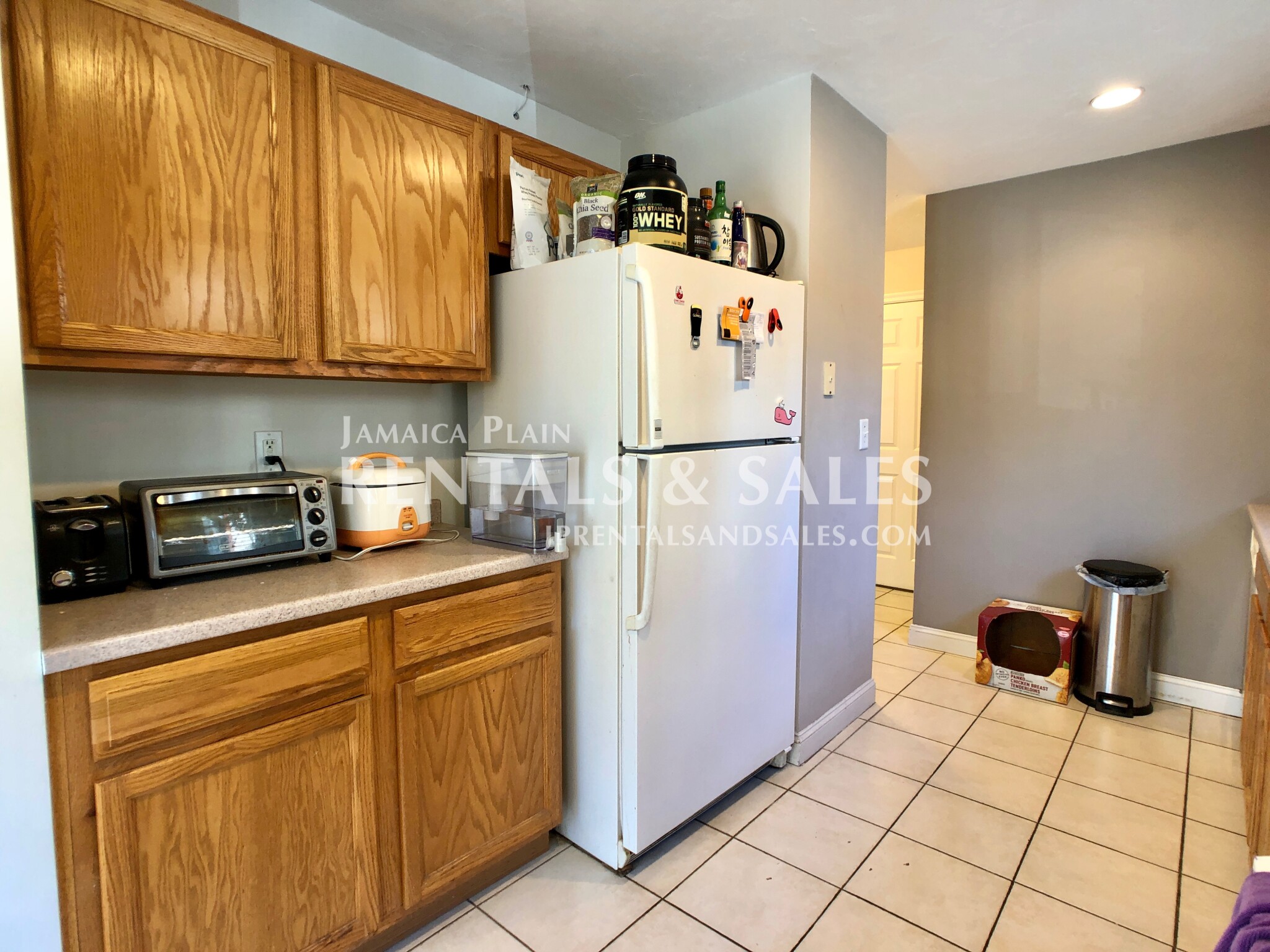 3 bed, 1.5 bath apartment for rent at 27 Clive St Unit A, Jamaica Plain — photo 4 of 19