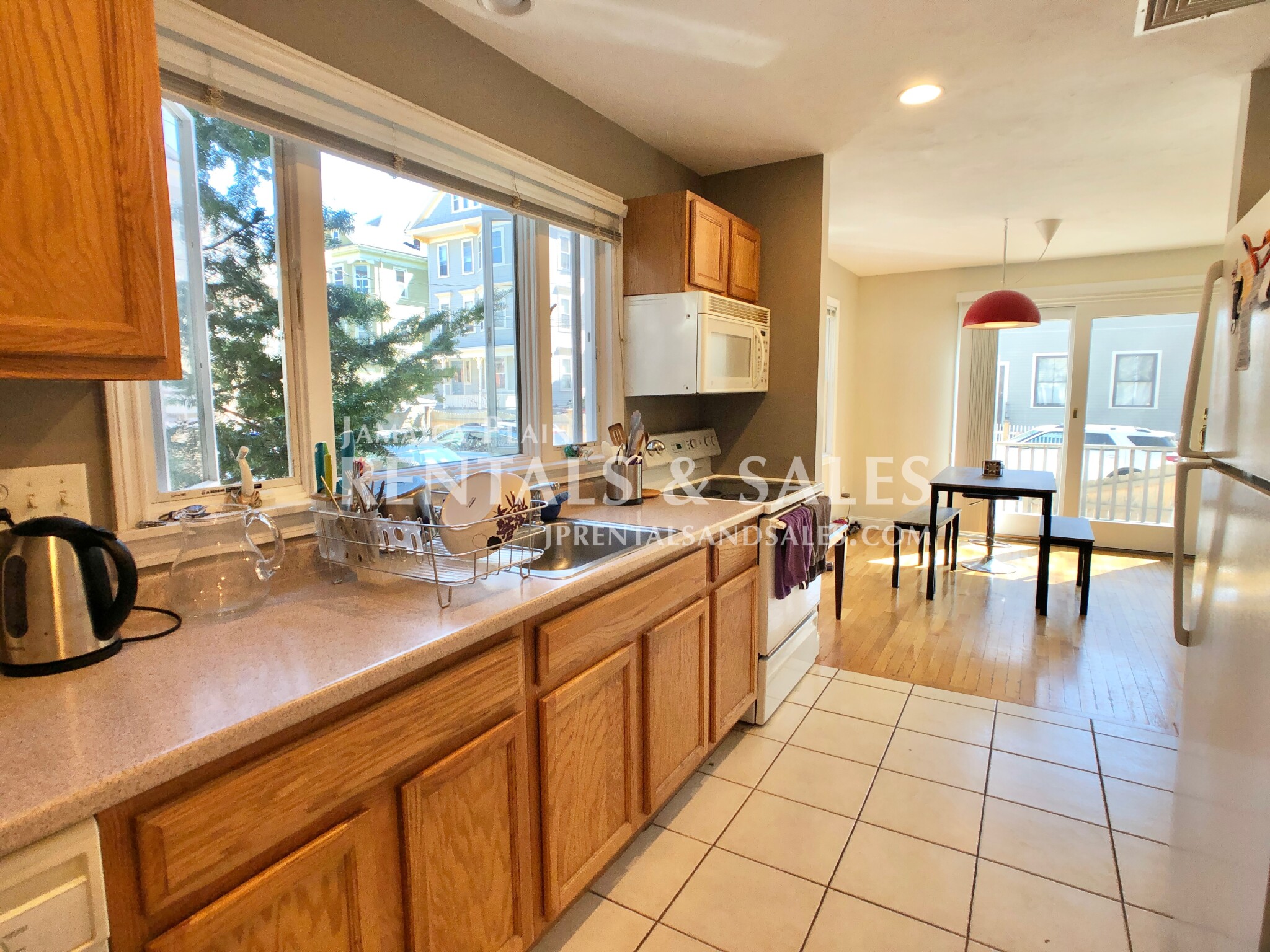 3 bed, 1.5 bath apartment for rent at 27 Clive St Unit A, Jamaica Plain — photo 3 of 19