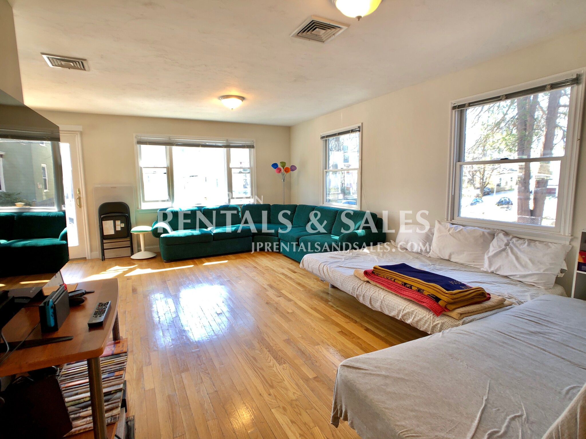 3 bed, 1.5 bath apartment for rent at 27 Clive St Unit A, Jamaica Plain — photo 7 of 19