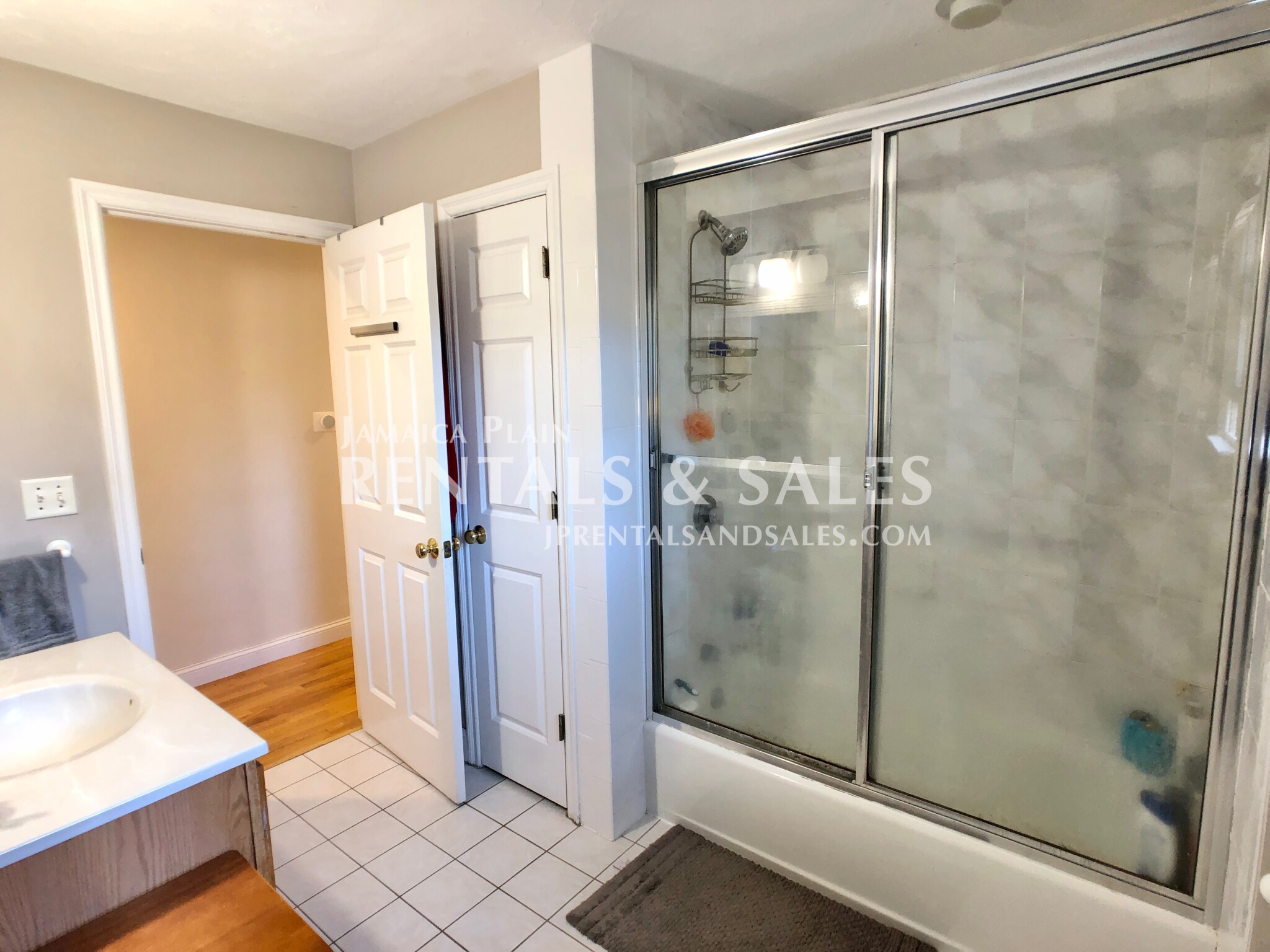 3 bed, 1.5 bath apartment for rent at 27 Clive St Unit A, Jamaica Plain — photo 17 of 19