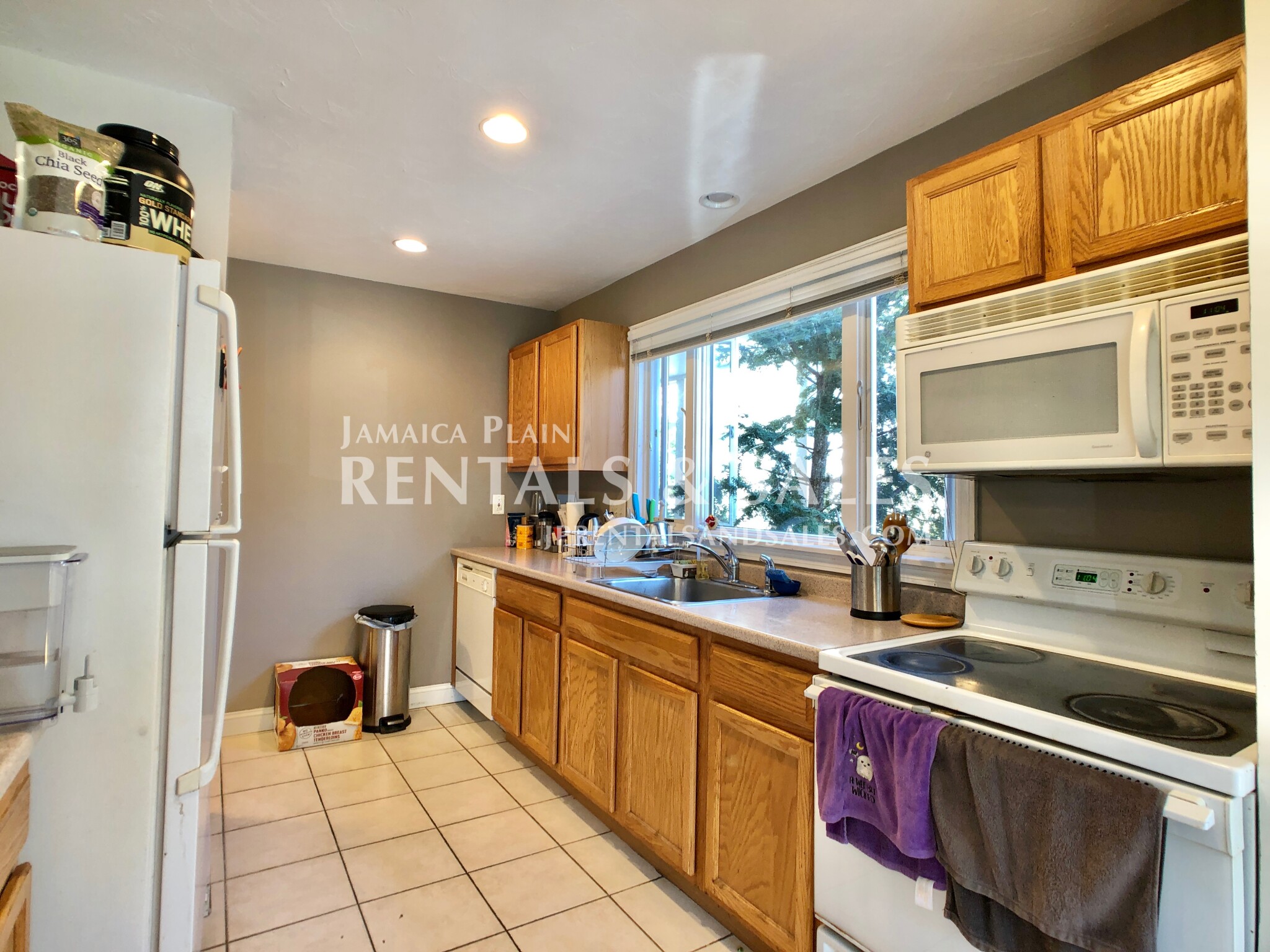 3 bed, 1.5 bath apartment for rent at 27 Clive St Unit A, Jamaica Plain — photo 5 of 19