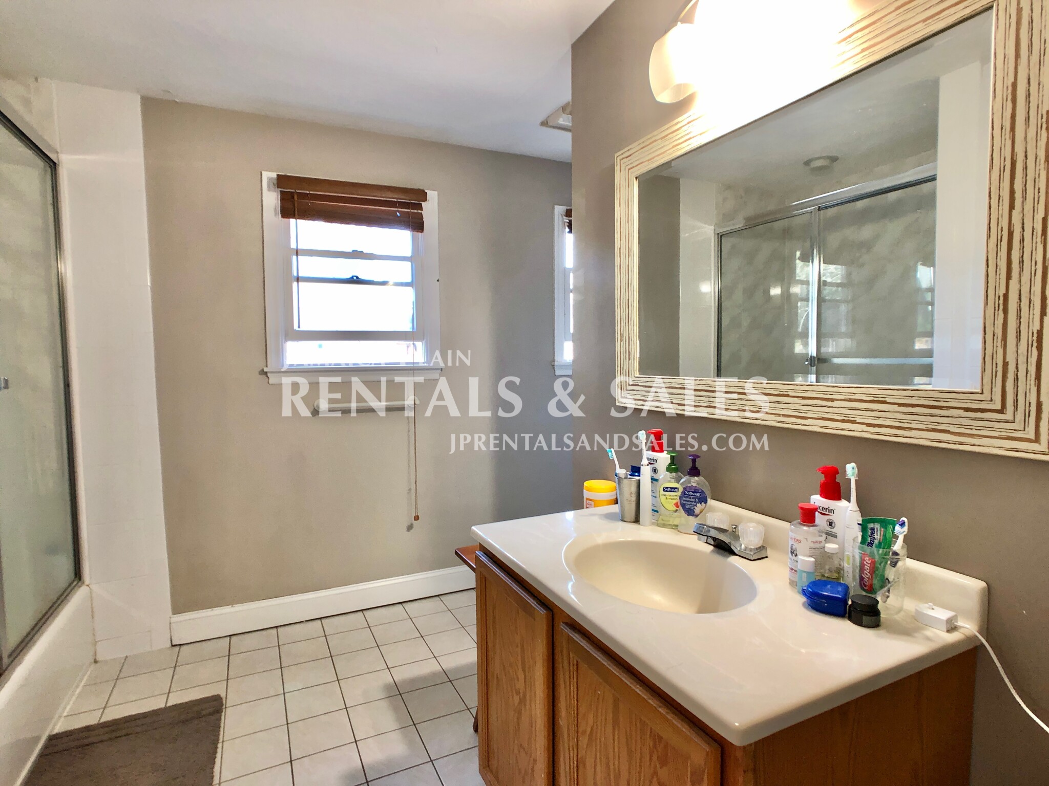 3 bed, 1.5 bath apartment for rent at 27 Clive St Unit A, Jamaica Plain — photo 16 of 19