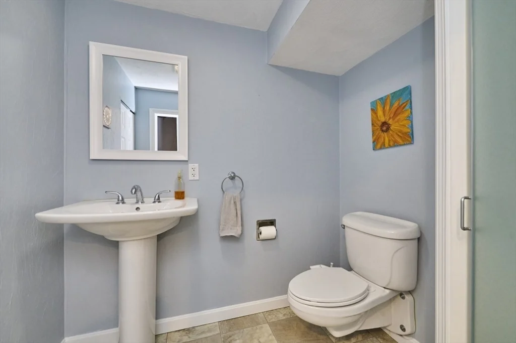 3 bed, 3 bath apartment for rent at 27 Cranberry Ln, Burlington — photo 29 of 39