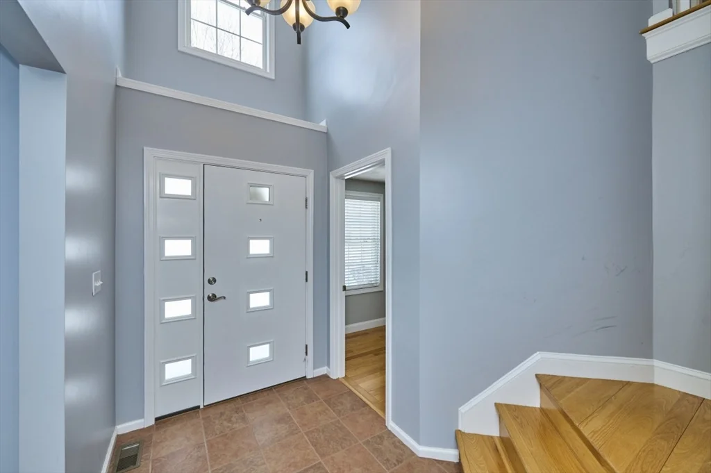 3 bed, 3 bath apartment for rent at 27 Cranberry Ln, Burlington — photo 3 of 39