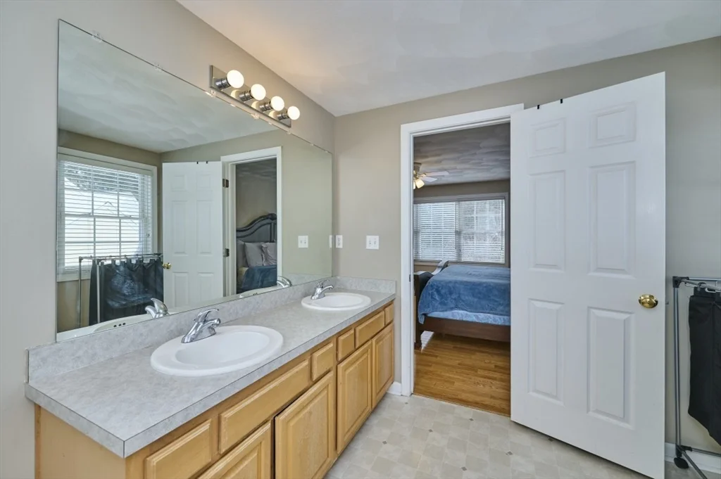 3 bed, 3 bath apartment for rent at 27 Cranberry Ln, Burlington — photo 22 of 39