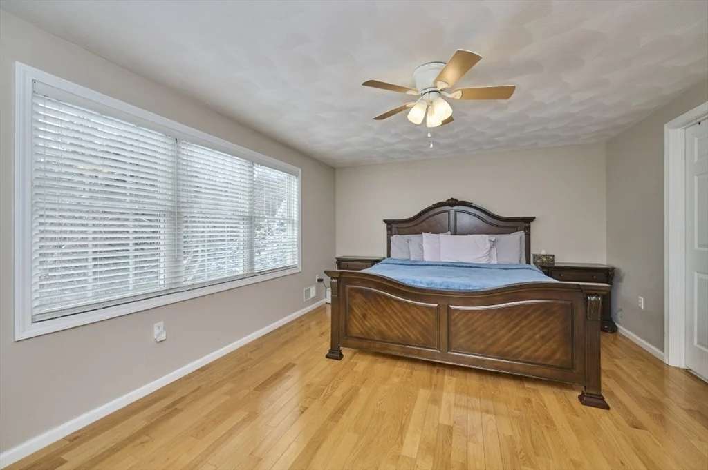 3 bed, 3 bath apartment for rent at 27 Cranberry Ln, Burlington — photo 15 of 39