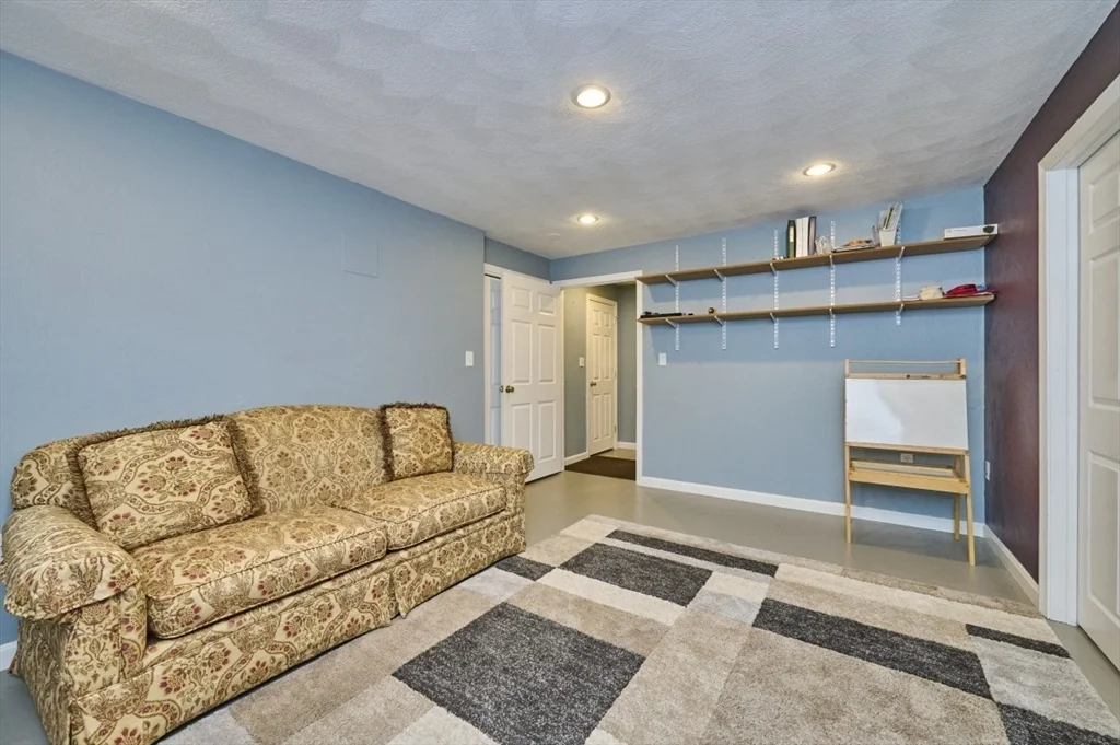3 bed, 3 bath apartment for rent at 27 Cranberry Ln, Burlington — photo 27 of 39