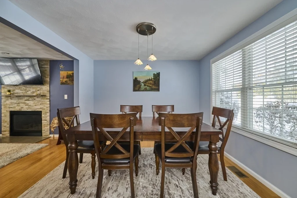 3 bed, 3 bath apartment for rent at 27 Cranberry Ln, Burlington — photo 5 of 39