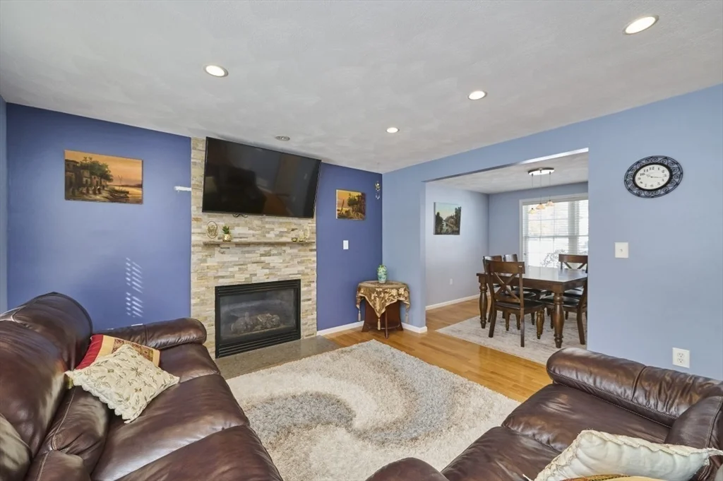 3 bed, 3 bath apartment for rent at 27 Cranberry Ln, Burlington — photo 6 of 39