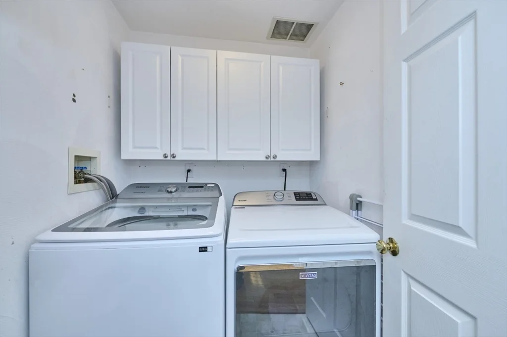 3 bed, 3 bath apartment for rent at 27 Cranberry Ln, Burlington — photo 21 of 39