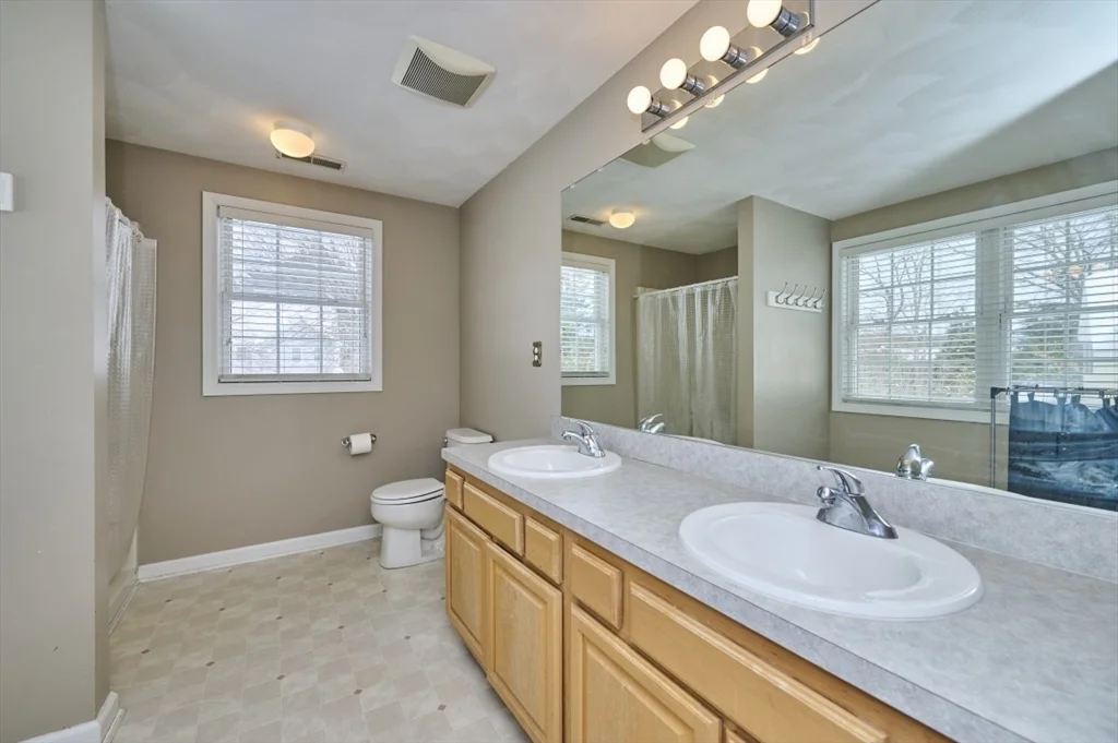 3 bed, 3 bath apartment for rent at 27 Cranberry Ln, Burlington — photo 23 of 39