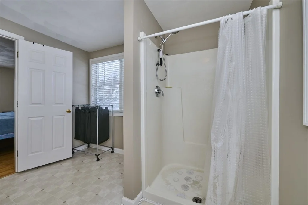 3 bed, 3 bath apartment for rent at 27 Cranberry Ln, Burlington — photo 24 of 39