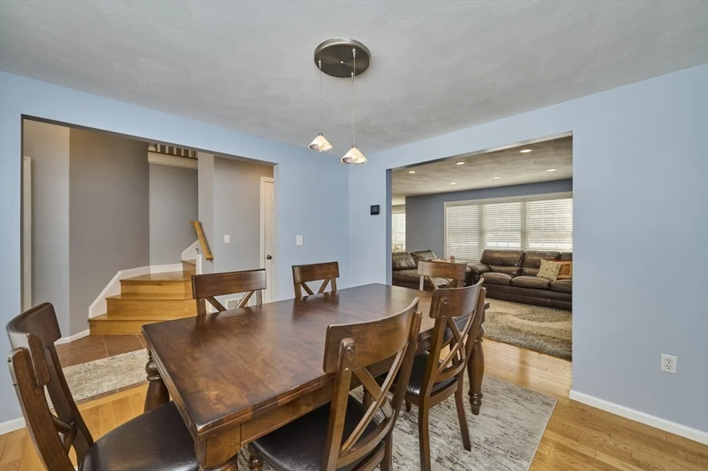 3 bed, 3 bath apartment for rent at 27 Cranberry Ln, Burlington — photo 4 of 39
