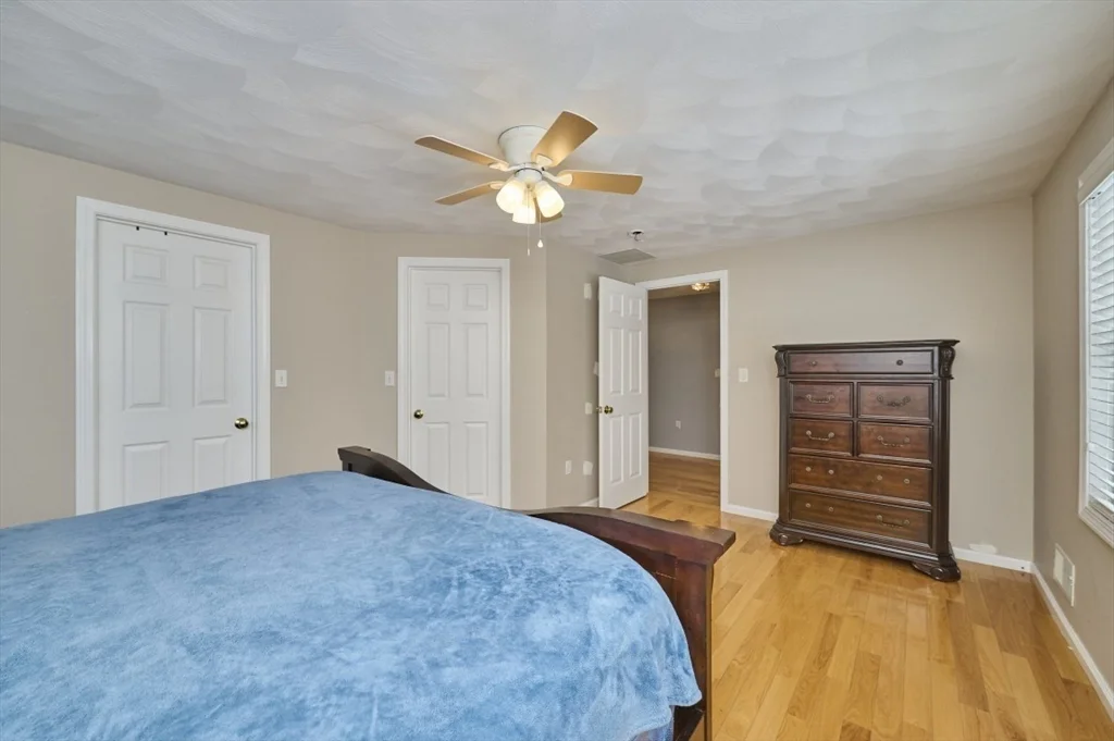 3 bed, 3 bath apartment for rent at 27 Cranberry Ln, Burlington — photo 16 of 39