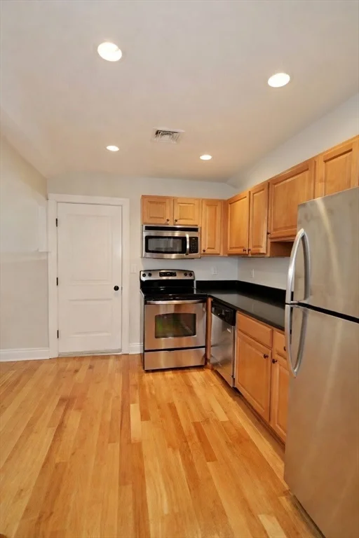 2 bed, 2 bath apartment for rent at 27 Crosby Rd Unit 2, Chestnut Hill — photo 4 of 7