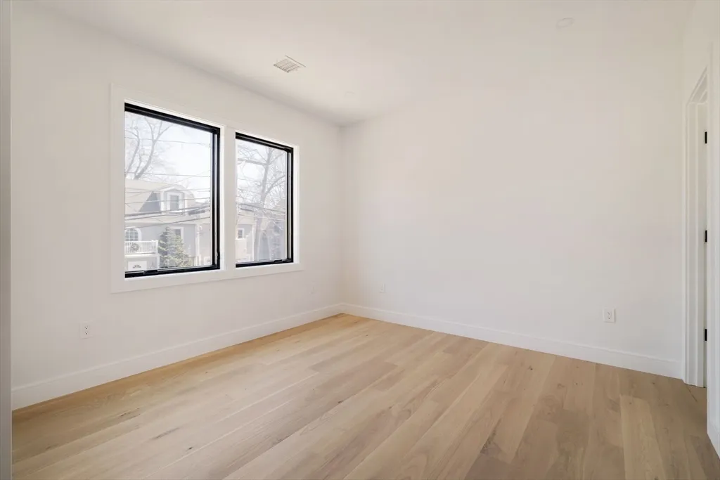 5 bed, 4+ bath apartment for rent at 27 Cross St Unit 27, Newton — photo 31 of 40