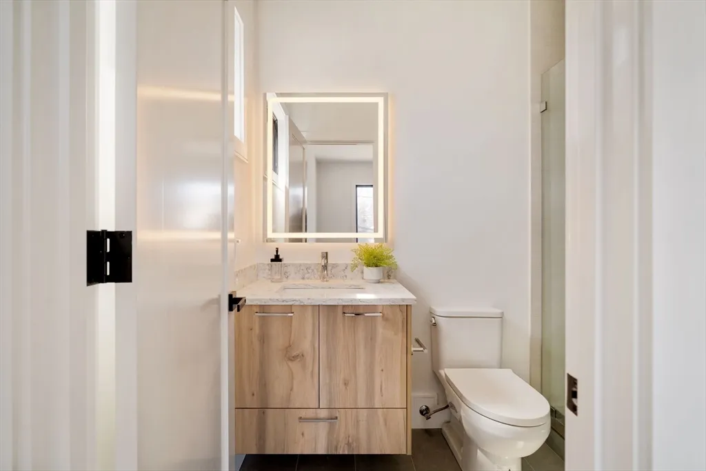 5 bed, 4+ bath apartment for rent at 27 Cross St Unit 27, Newton — photo 34 of 40