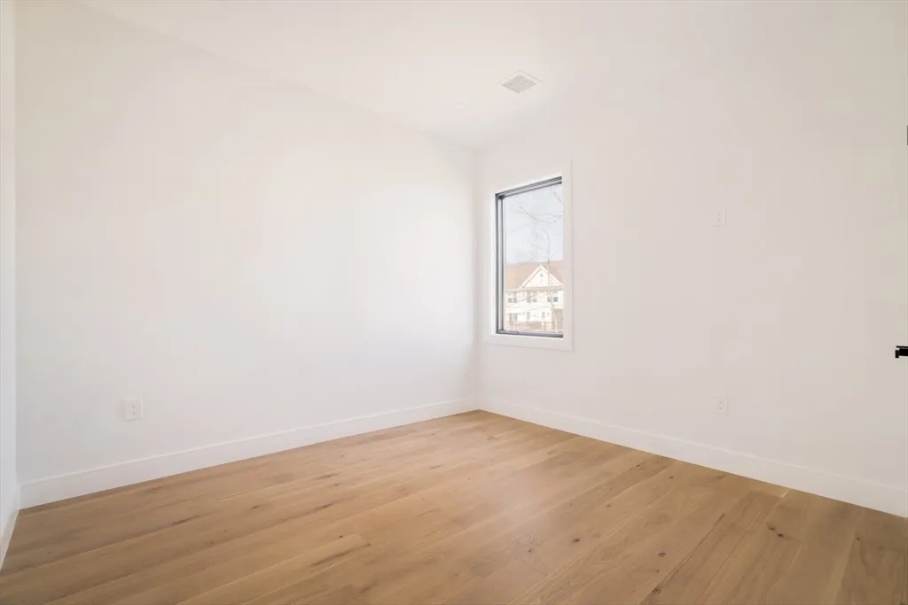 5 bed, 4+ bath apartment for rent at 27 Cross St Unit 27, Newton — photo 35 of 40