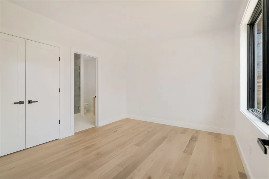 5 bed, 4+ bath apartment for rent at 27 Cross St Unit 27, Newton — photo 33 of 40