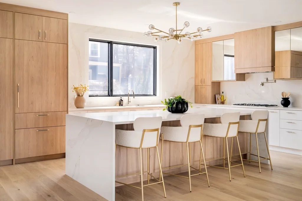 5 bed, 4+ bath apartment for rent at 27 Cross St Unit 27, Newton — photo 1 of 40