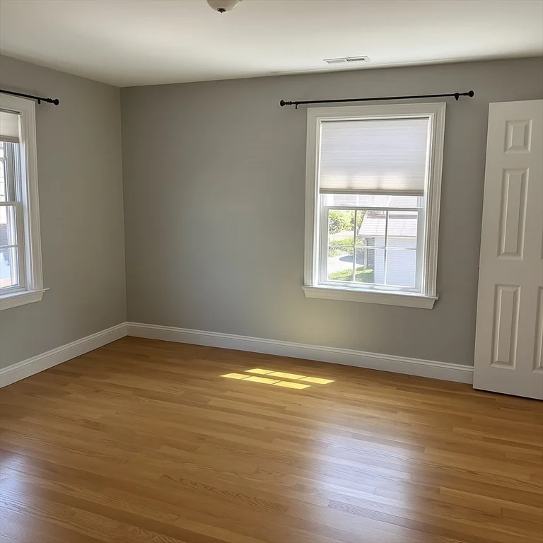 3 bed, 2 bath apartment for rent at 27 Cummings St Unit 2, Medford — photo 3 of 18