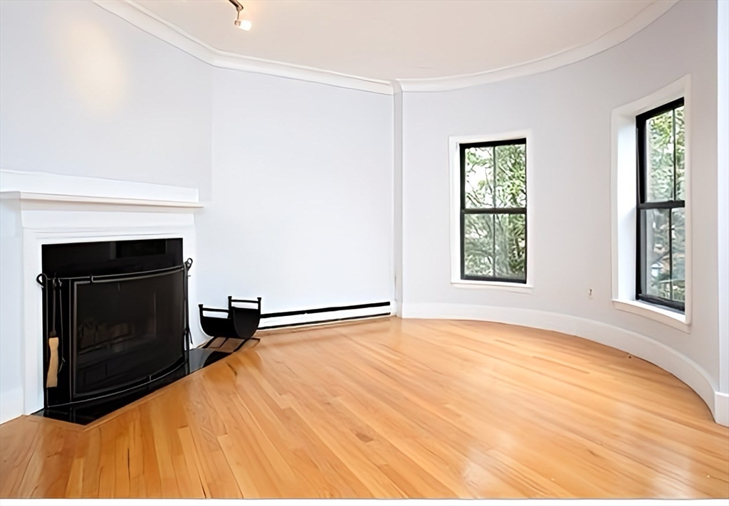 1 bed, 1 bath apartment for rent at 27 Dartmouth St Unit 4, South End — photo 2 of 5