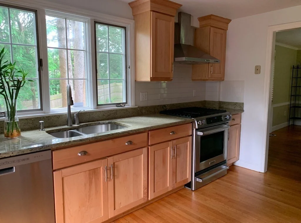 5 bed, 2 bath apartment for rent at 27 Dorset Rd Unit N/A, Belmont — photo 2 of 22