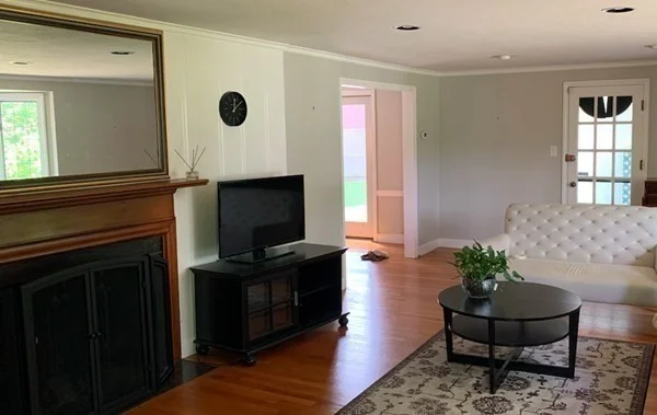 5 bed, 2 bath apartment for rent at 27 Dorset Rd Unit N/A, Belmont — photo 7 of 22