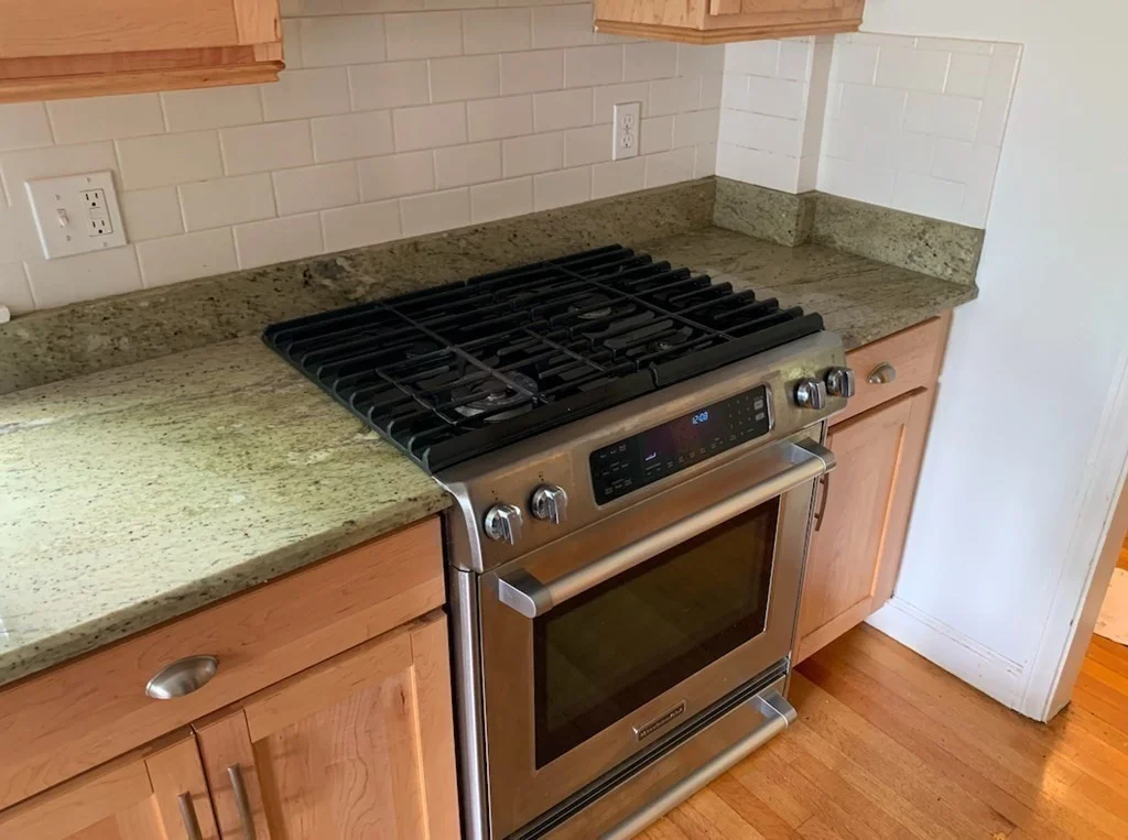 5 bed, 2 bath apartment for rent at 27 Dorset Rd Unit N/A, Belmont — photo 4 of 22