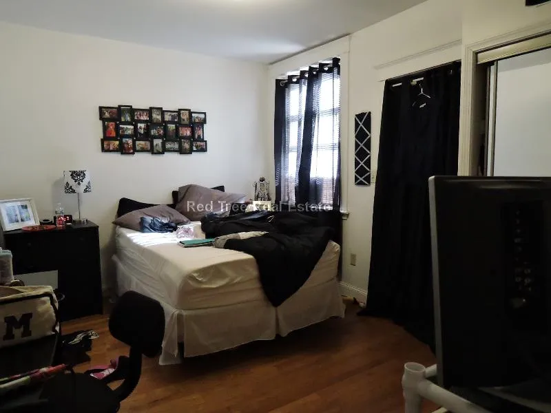 4 bed, 2 bath apartment for rent at 27 Egremont Rd Unit 2, Brighton — photo 6 of 14