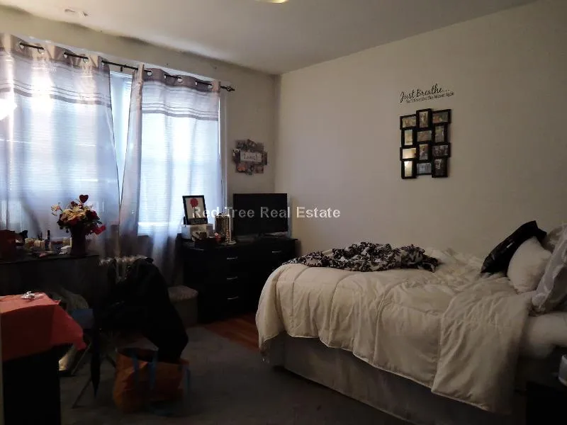 4 bed, 2 bath apartment for rent at 27 Egremont Rd Unit 2, Brighton — photo 10 of 14