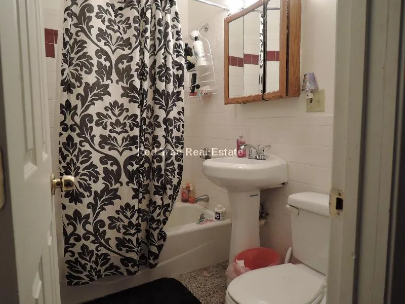 4 bed, 2 bath apartment for rent at 27 Egremont Rd Unit 2, Brighton — photo 8 of 14