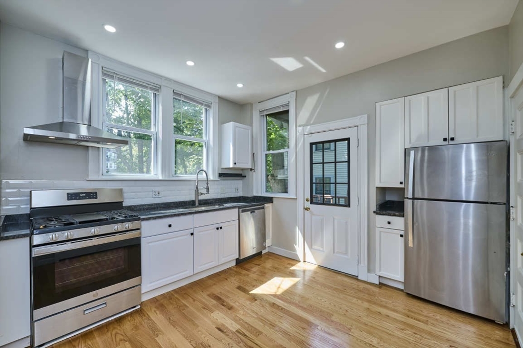 3 bed, 2 bath apartment for rent at 27 Ellery St Unit 1, Cambridge — photo 2 of 19