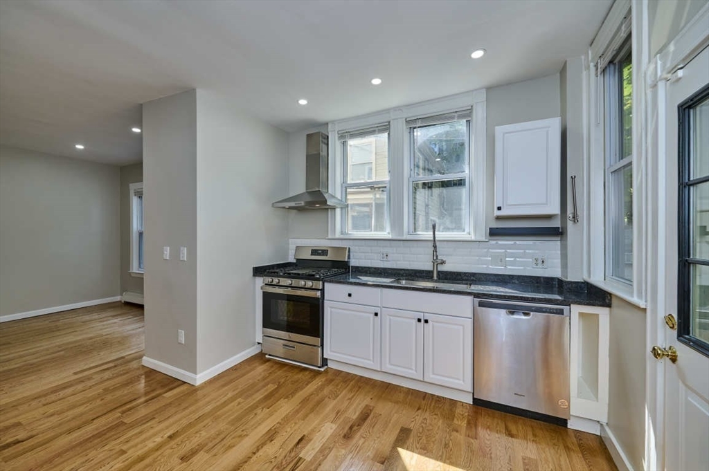 3 bed, 2 bath apartment for rent at 27 Ellery St Unit 1, Cambridge — photo 3 of 19
