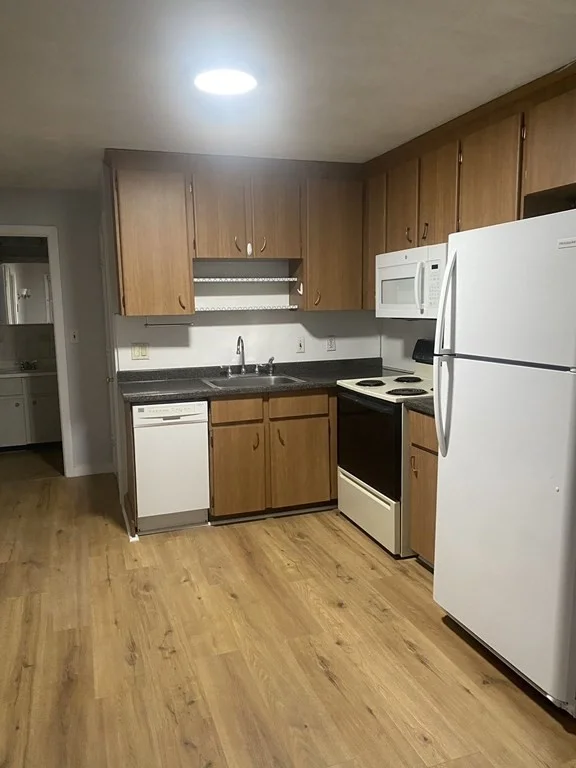 2 bed, 1 bath apartment for rent at 27 Elmwood Park Unit 3, Quincy — photo 3 of 5