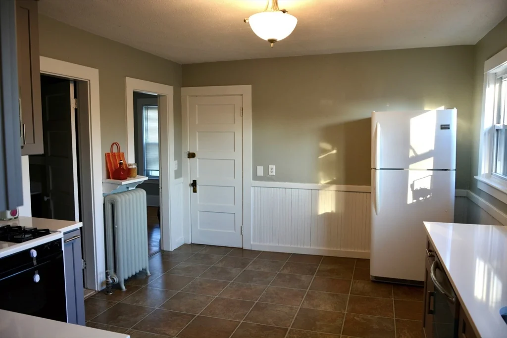 3 bed, 1 bath apartment for rent at 27 Emmons St Unit 2, Milford — photo 4 of 26