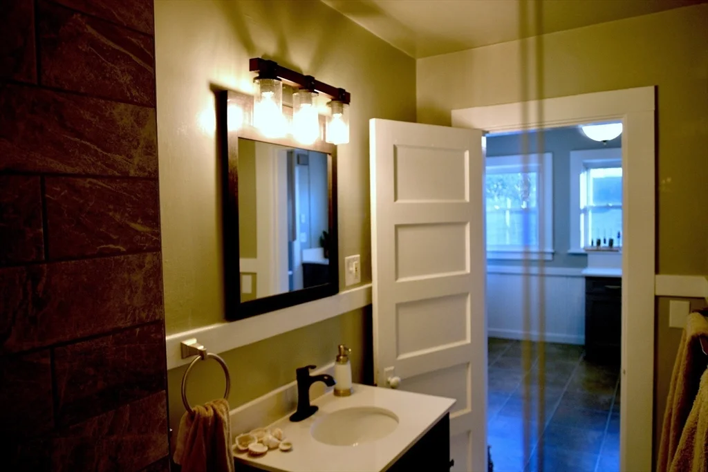 3 bed, 1 bath apartment for rent at 27 Emmons St Unit 2, Milford — photo 20 of 26