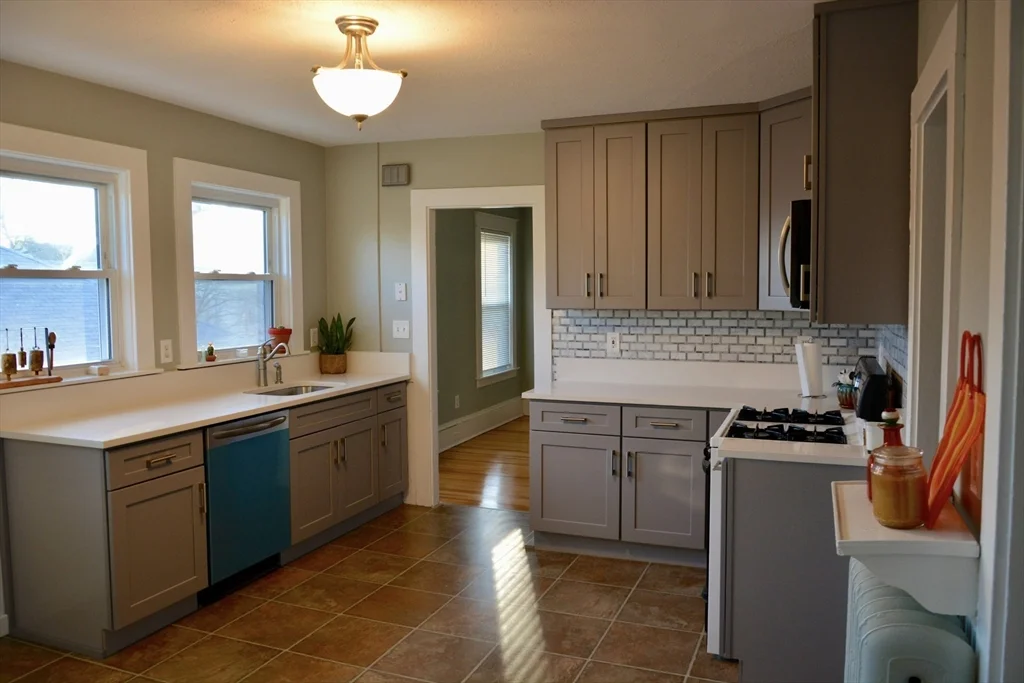 3 bed, 1 bath apartment for rent at 27 Emmons St Unit 2, Milford — photo 3 of 26