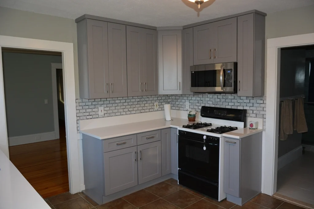 3 bed, 1 bath apartment for rent at 27 Emmons St Unit 2, Milford — photo 2 of 26