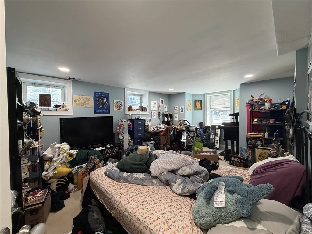 4 bed, 2 bath apartment for rent at 27 Essex St Unit 1, The Port — photo 11 of 19