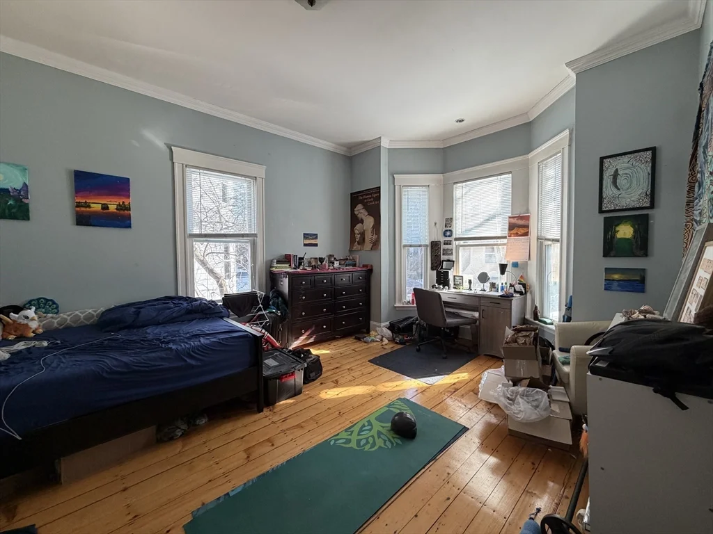 4 bed, 2 bath apartment for rent at 27 Essex St Unit 1, The Port — photo 4 of 19