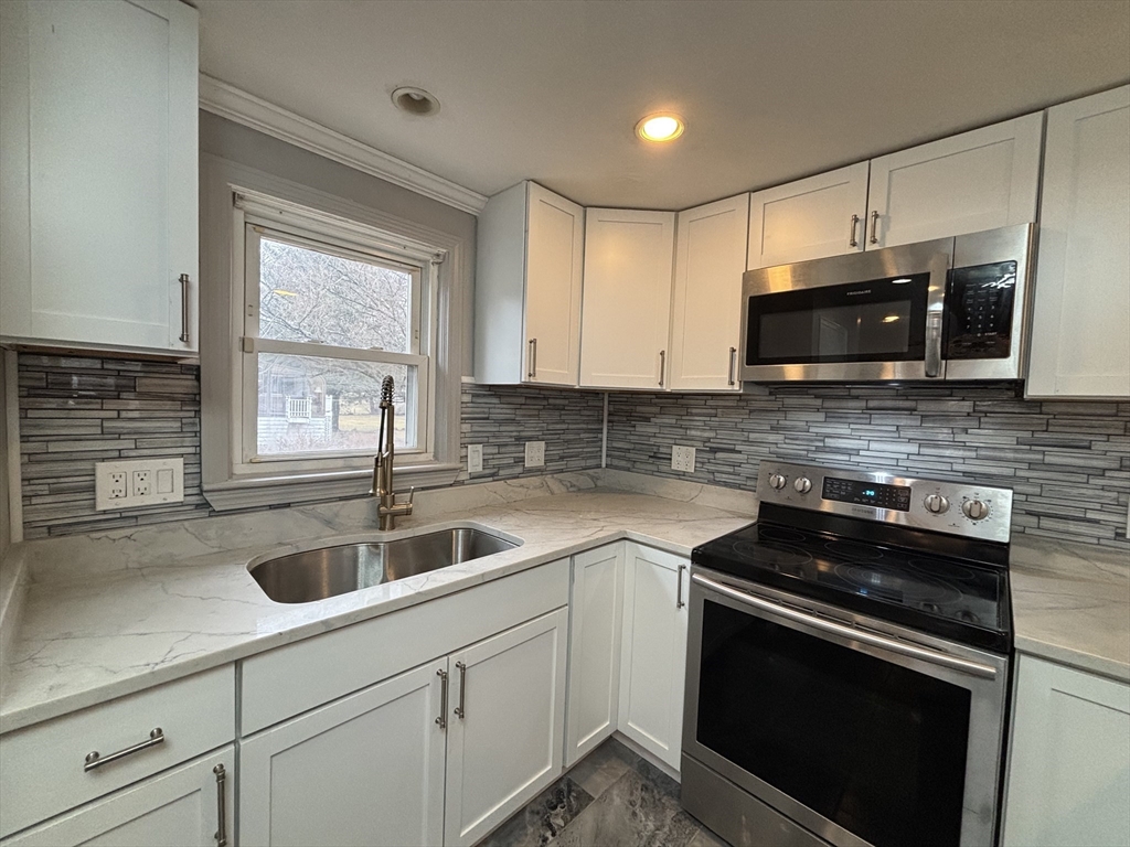 3 bed, 1 bath apartment for rent at 27 Evans Rd Unit SF, Stoneham — photo 6 of 14